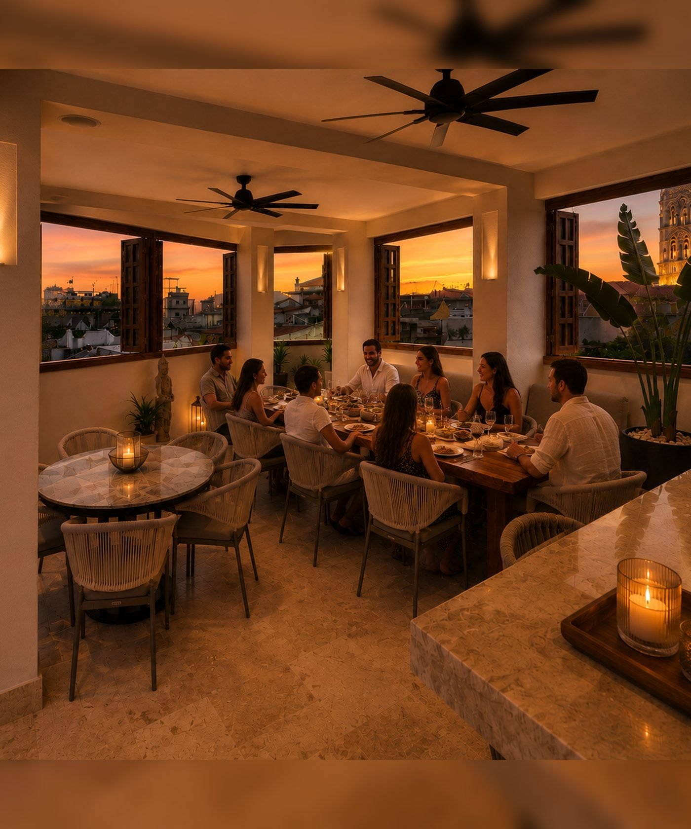Huéspedes cenando juntos en la azotea de Casa Maya Cartagena